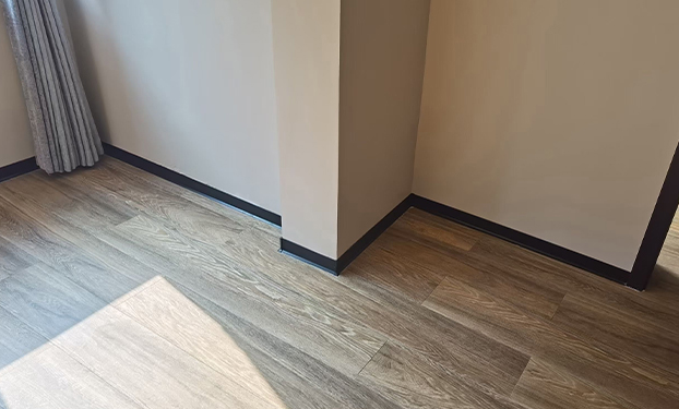 明装弧脚踢脚线-带配件展示